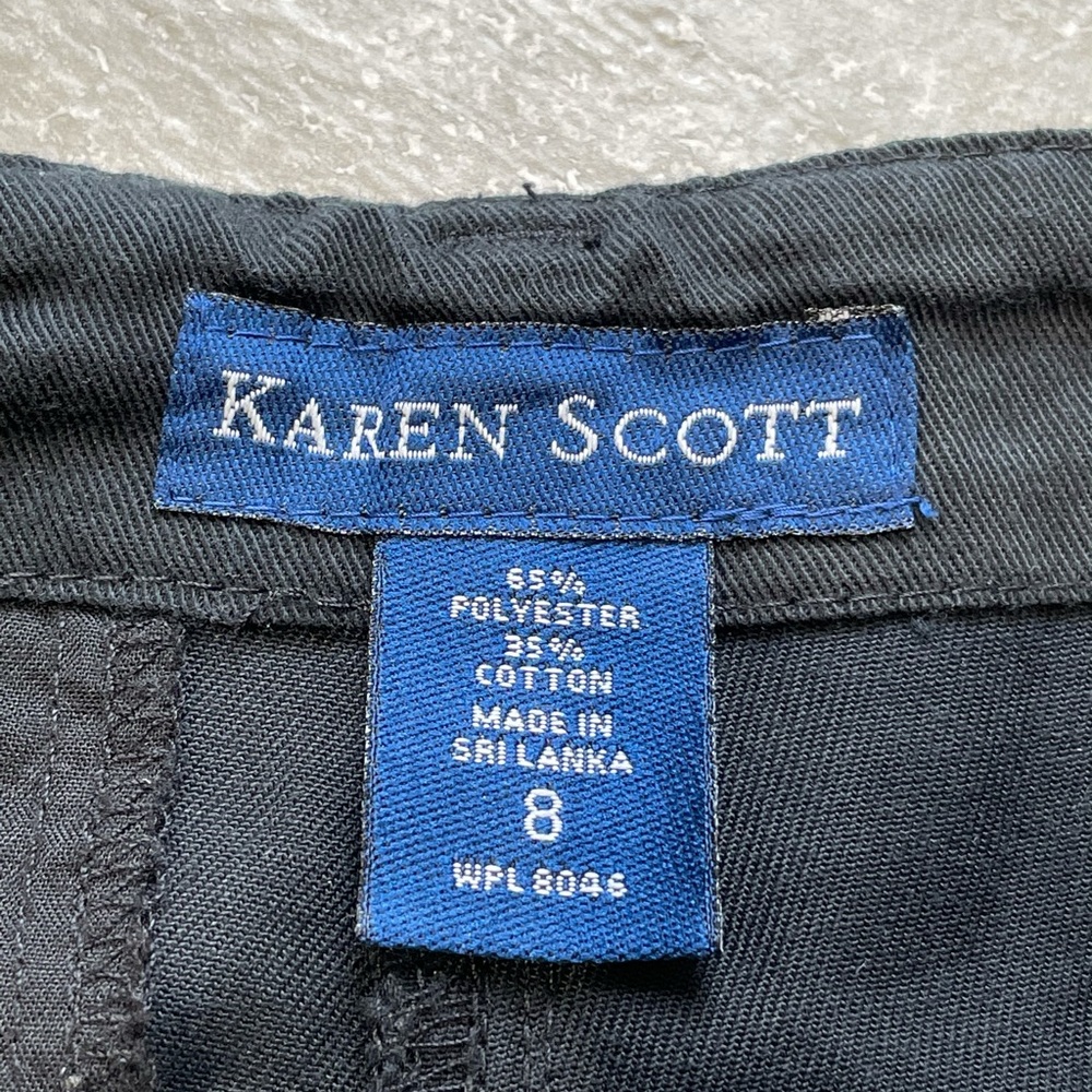 Two Pairs of Karen Scott Shorts Size 8. - Picture 5 of 8